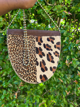 Load image into Gallery viewer, Vintage animal printed crossbody
